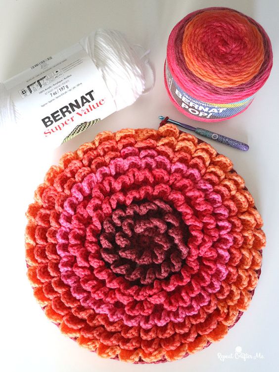 flower crochet pillow 2
