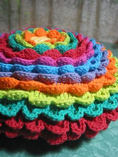 flower crochet pillow 3