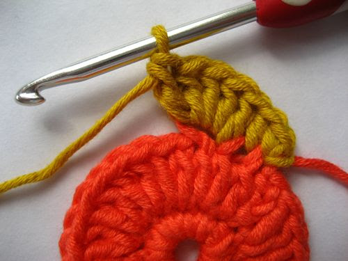 flower crochet pillow tutorial 11