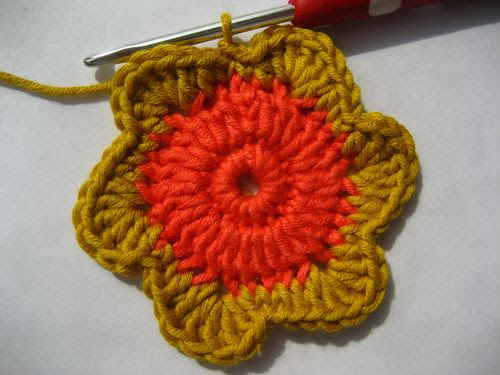 flower crochet pillow tutorial 14