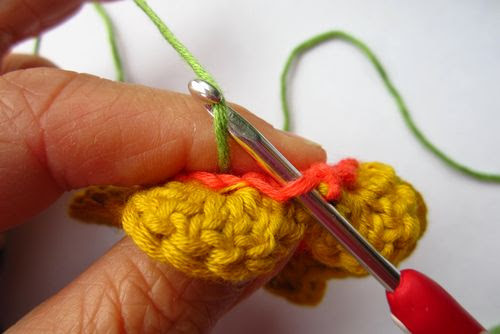 flower crochet pillow tutorial 15