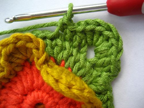 flower crochet pillow tutorial 20