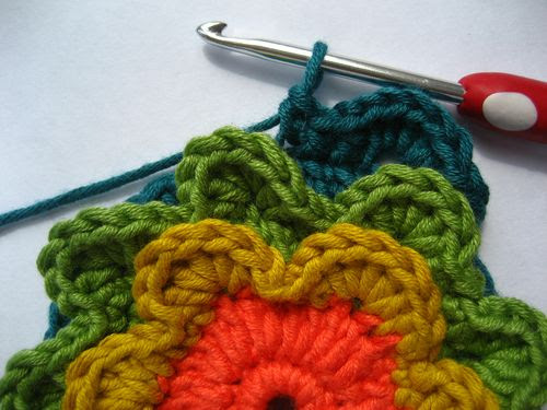 flower crochet pillow tutorial 23