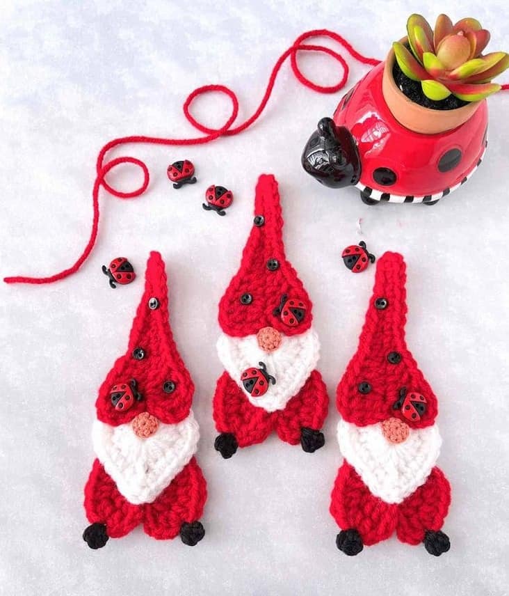 gnome ornaments with crochet hearts 7