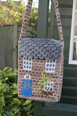 houses made in crochet ideas and video 9