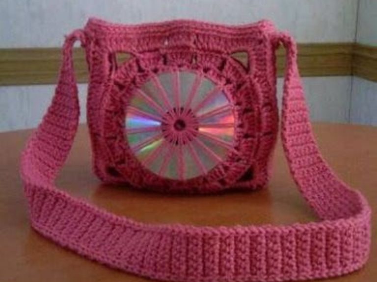 How To Crochet A Bag Using A CD