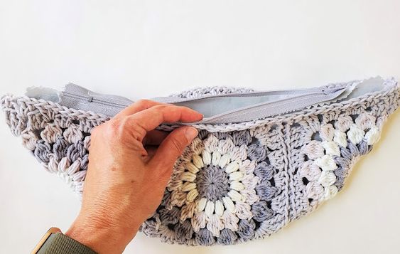 how to crochet a bum bag crochet granny squares 5