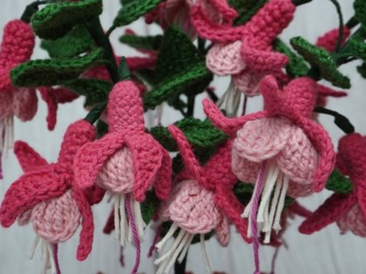 how to crochet a fuchsia flower 5