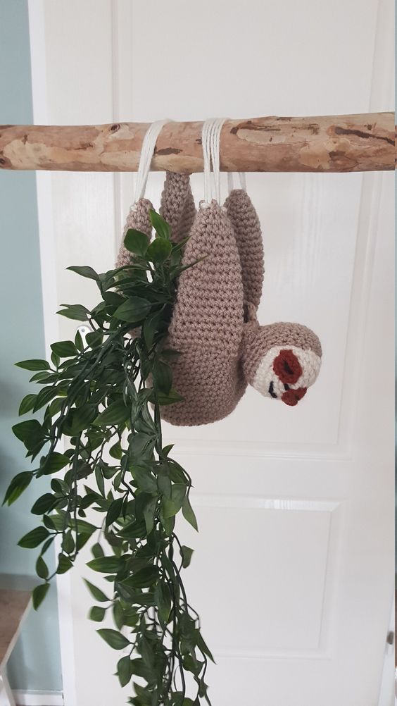 how to crochet a sloth planter 2