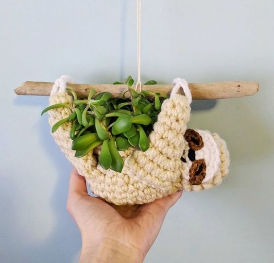 how to crochet a sloth planter 3