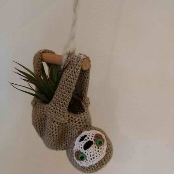 how to crochet a sloth planter 4