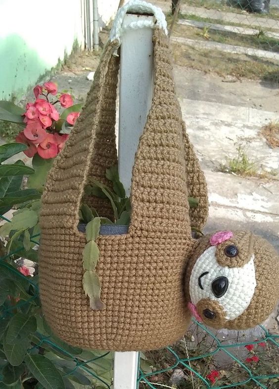 how to crochet a sloth planter 5