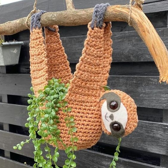 how to crochet a sloth planter