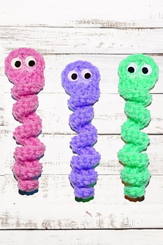 how to crochet a worry worm 6