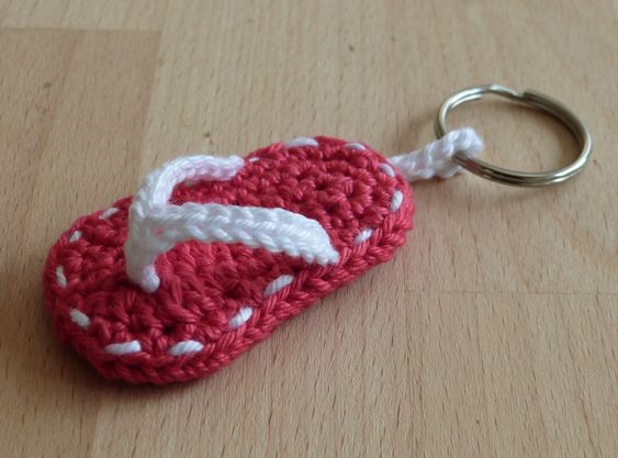 how to crochet flip flop keychain 3