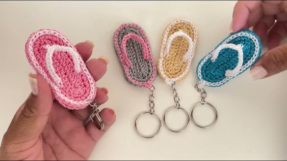 how to crochet flip flop keychain 7