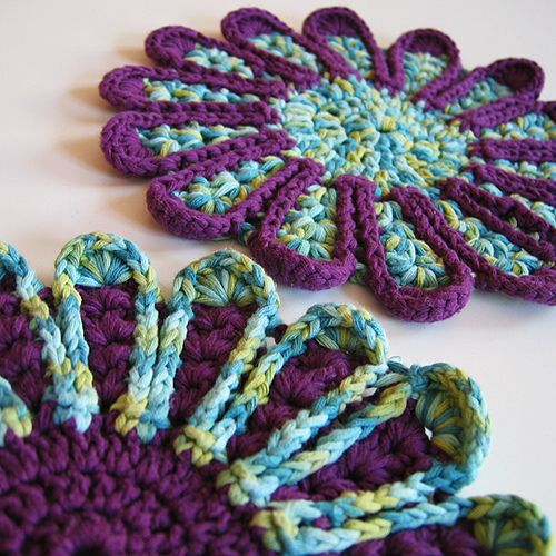 how to crochet flower hot pad 4