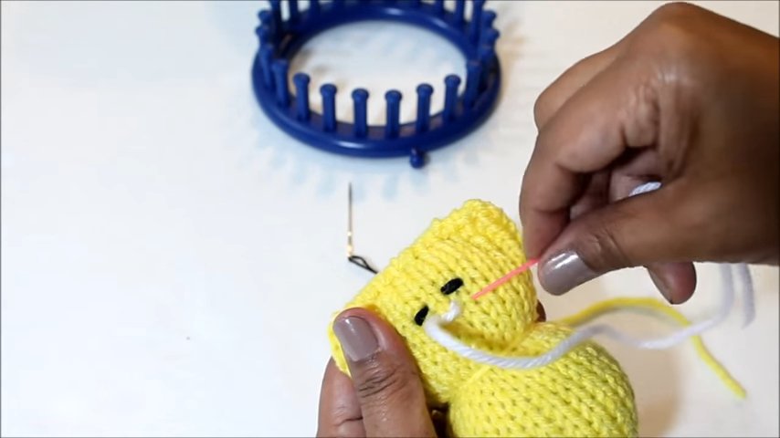 how to weave a kitten with a loom 12