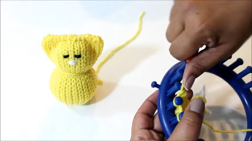 how to weave a kitten with a loom 14