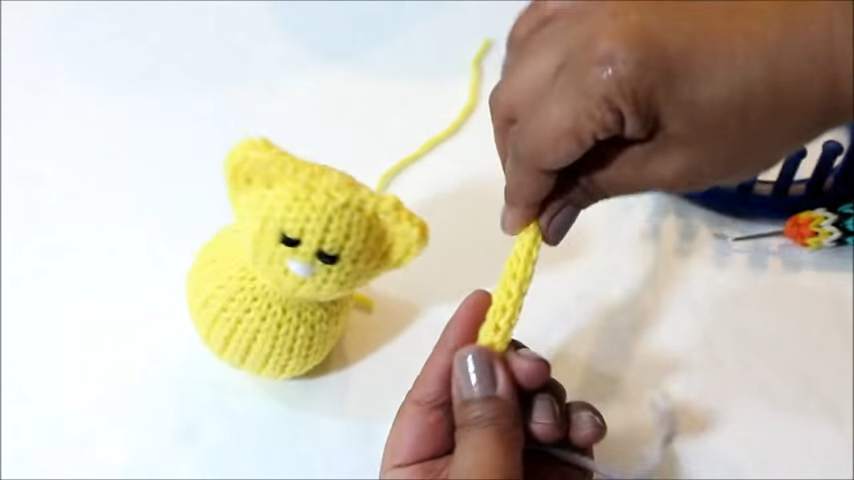 how to weave a kitten with a loom 15