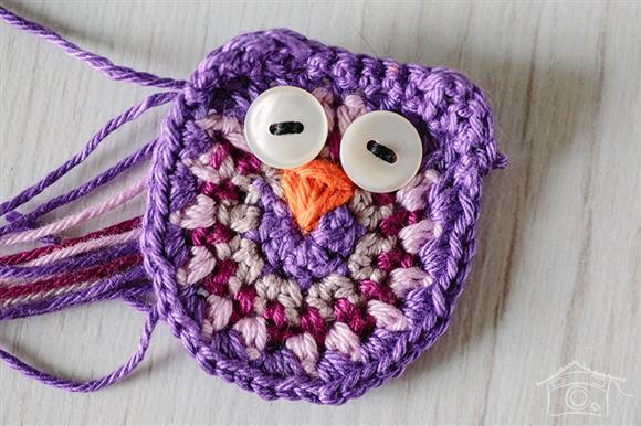learn how to make a beautiful crochet owl keychain 10