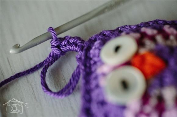 learn how to make a beautiful crochet owl keychain 18