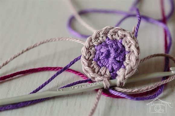 learn how to make a beautiful crochet owl keychain 3