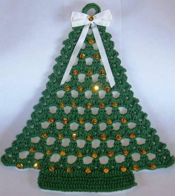 mini christmas trees made with crochet and beads 5