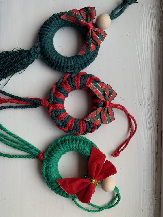 mini macrame christmas wreaths 11