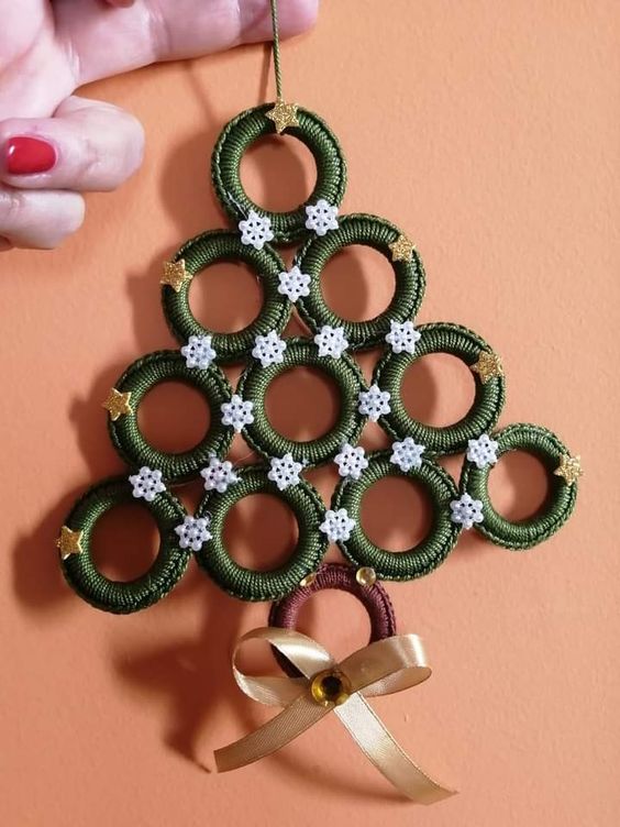 mini macrame christmas wreaths 13