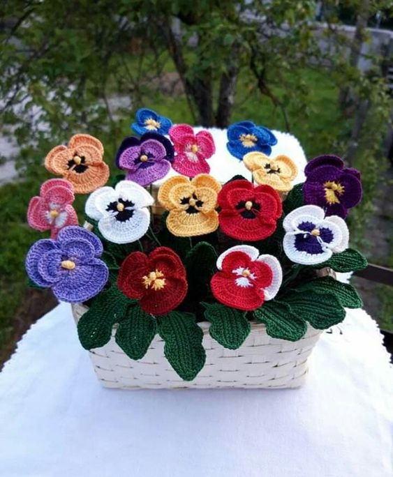 pansy flower free crochet pattern 3