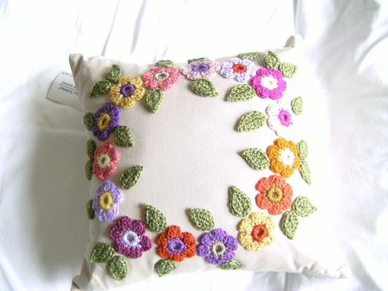 pillows decorated with crochet 1