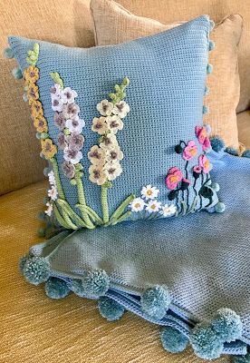 pillows decorated with crochet 16