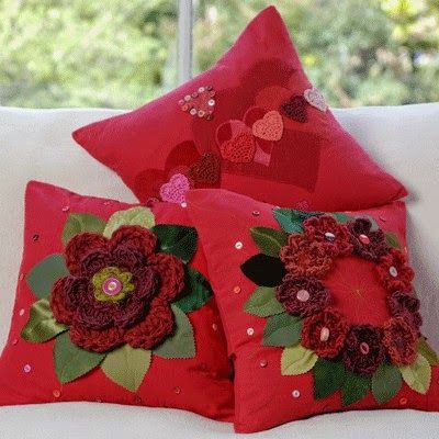 pillows decorated with crochet 3