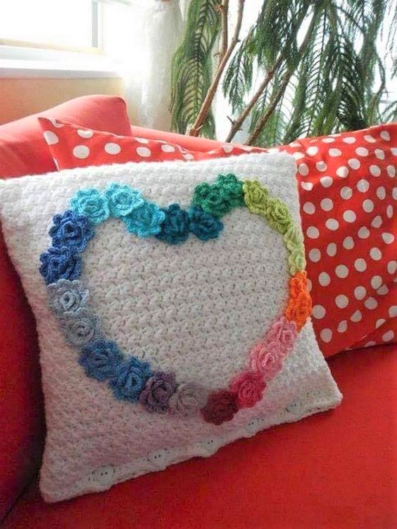 pillows decorated with crochet 4