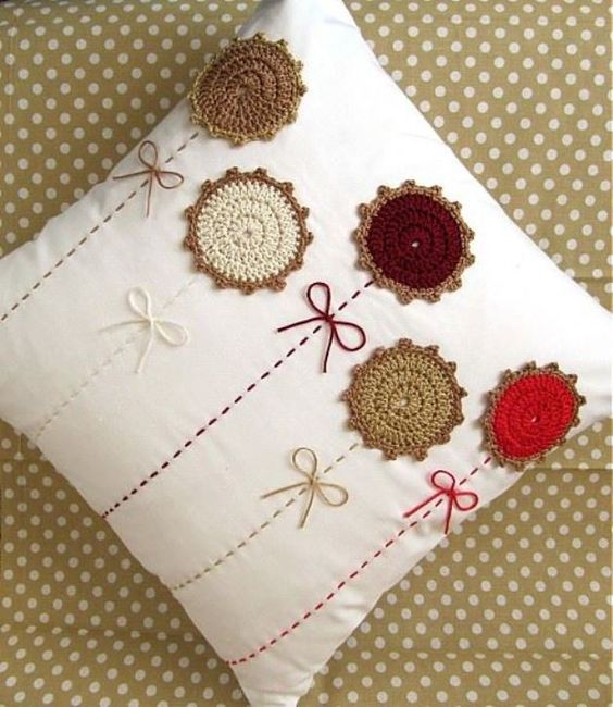 pillows decorated with crochet 5