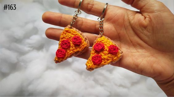 pizza slice keychain crochet 2