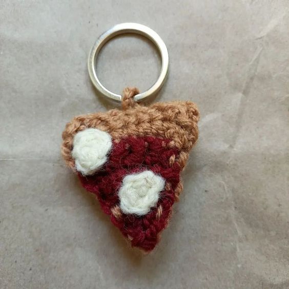 pizza slice keychain crochet 3