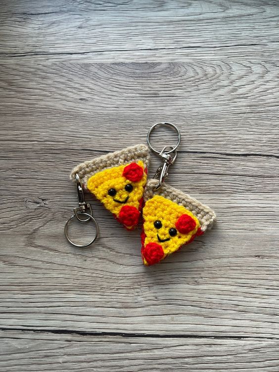 pizza slice keychain crochet 8