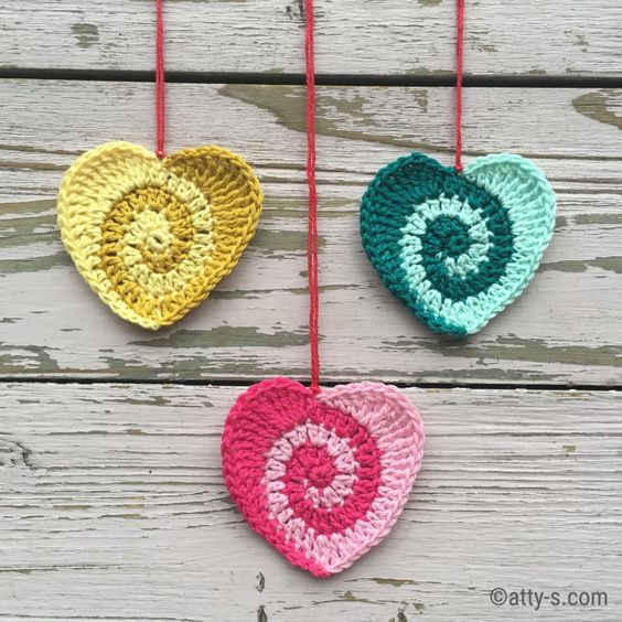 swirly heart free crochet pattern