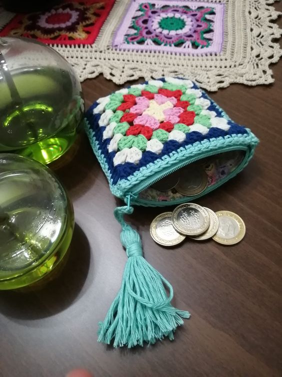 using crochet mini granny squares 1