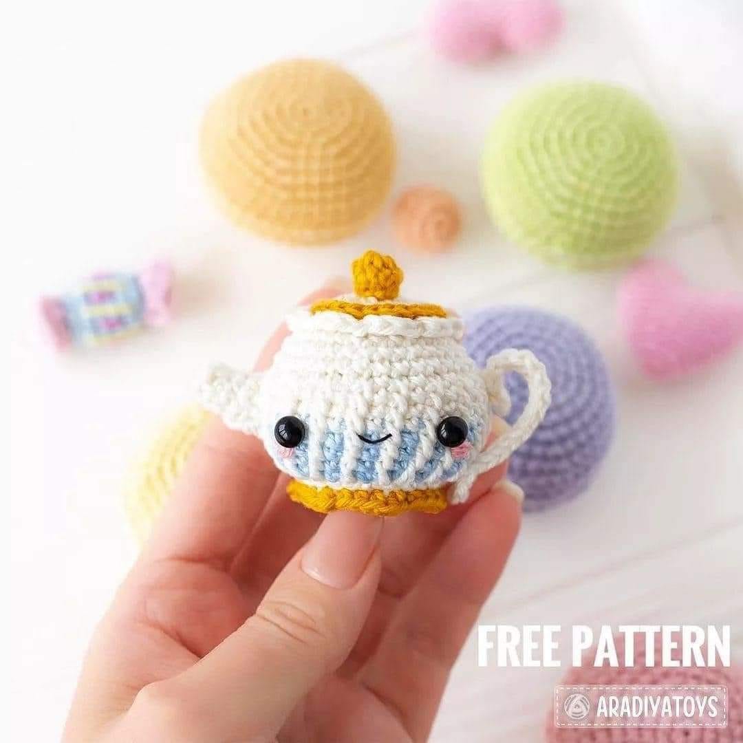 wonderful crochet mini teapot
